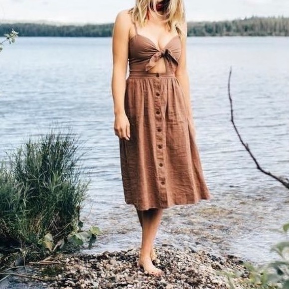 Aritzia Dresses & Skirts - Aritzia Adelia dress